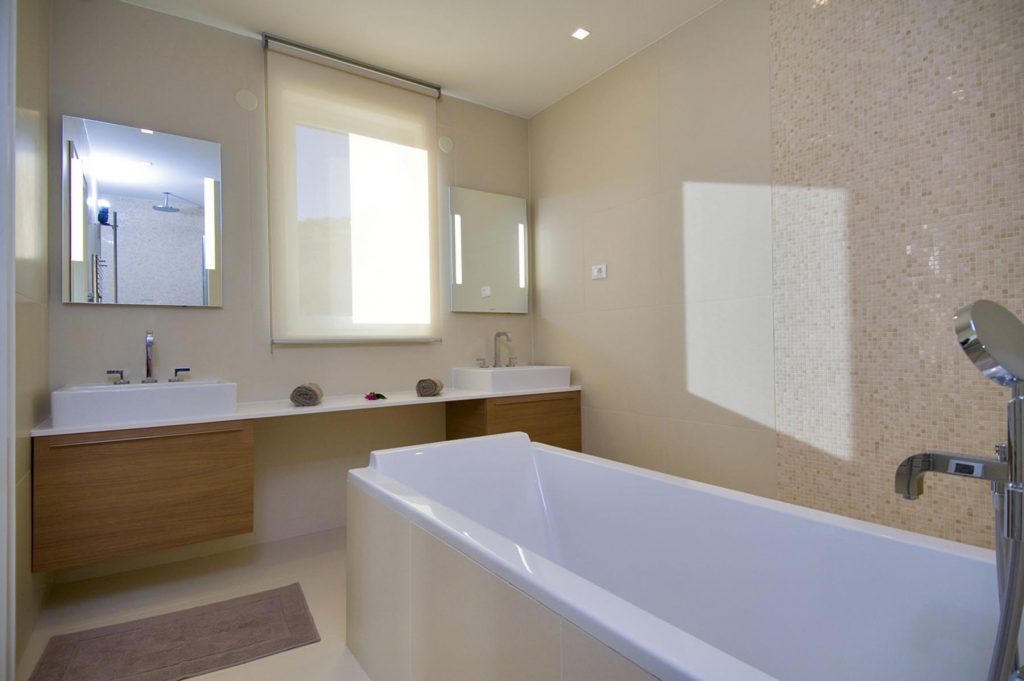 Croatia_Dalmatia_Villa-Portico_Bathtub2